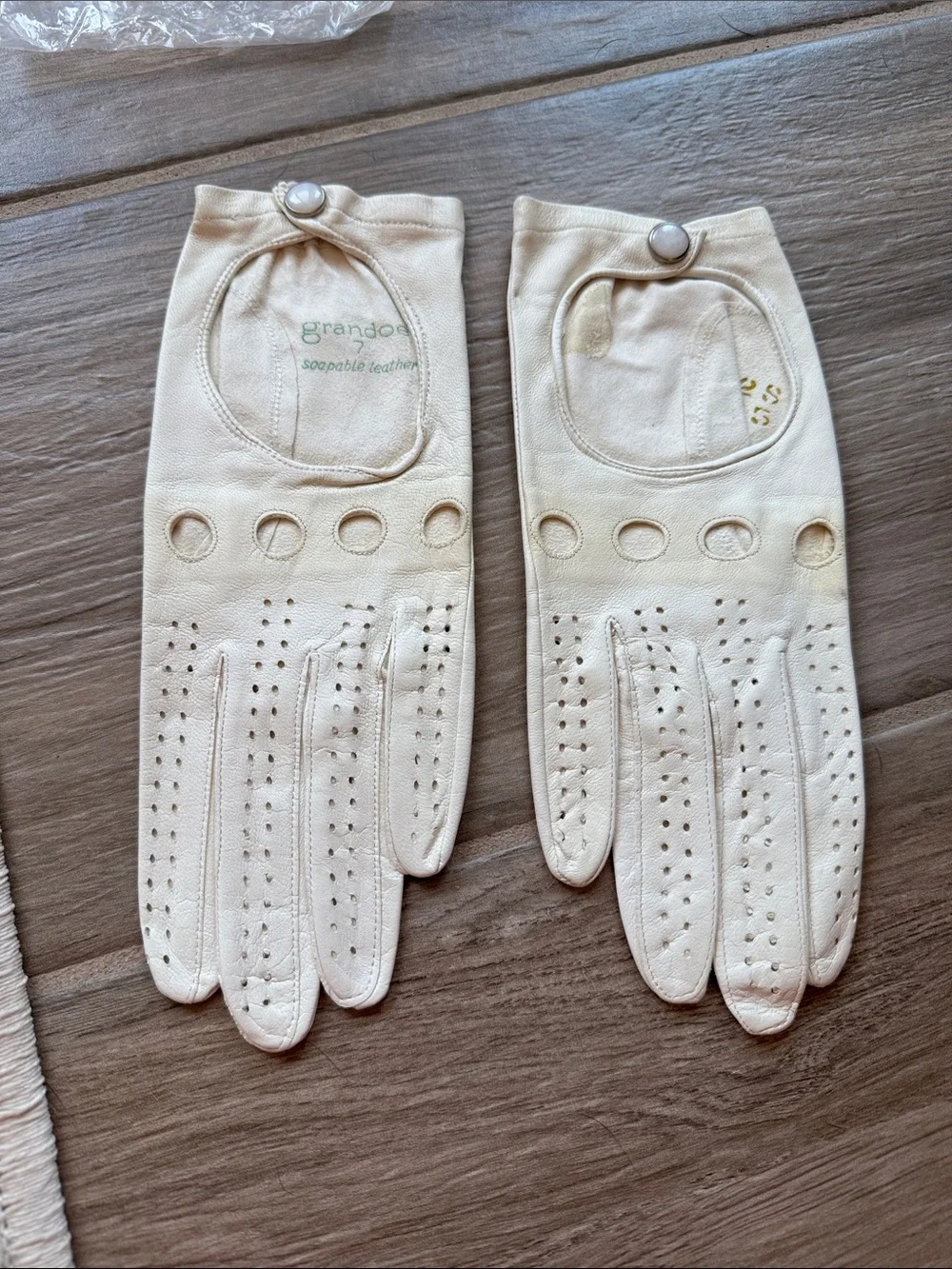 Vintage Grandeo 7 leather driving gloves